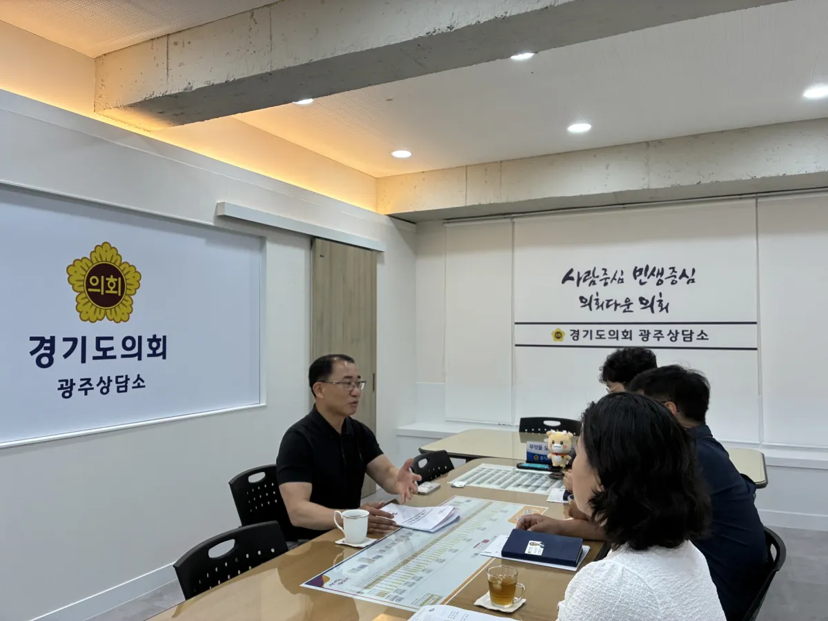 7월 7일, 경기도의회 광주상담소에서 道 하천과 관계자와 간담회를 진행하고 있는 김선영 의원. (사진=경기도의회)