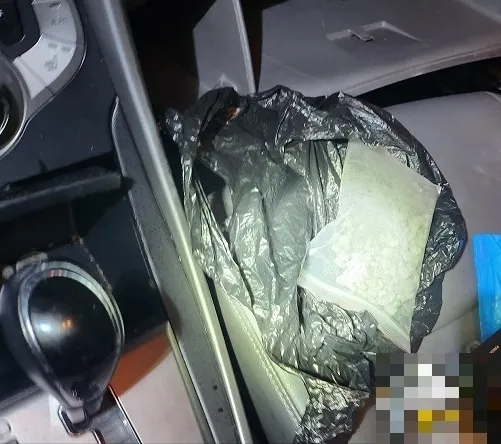 경찰이 차량에서 발견한 마약류. 충남경찰청 제공