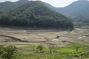 맨바닥 드러낸 오봉저수지