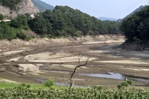 [포토] 황톳빛 맨바닥 드러난 오봉저수지