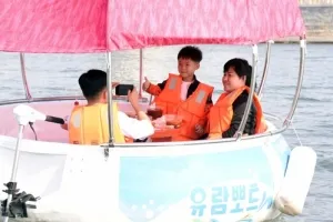 [포토] 북한 대동강 원형보트서 ‘불고기 식사·유람’