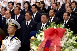 [포토] 김정은, ‘김일성 사망 31주기’ 금수산태양궁전 참배