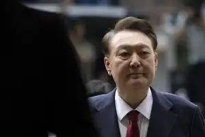 尹측 “수의 더워서 벗은 것”…특검 “우리가 보기엔 아니었다”