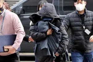 ‘이선균 협박’ 유흥업소 실장 형량 늘었다… 풀려났다 법정구속