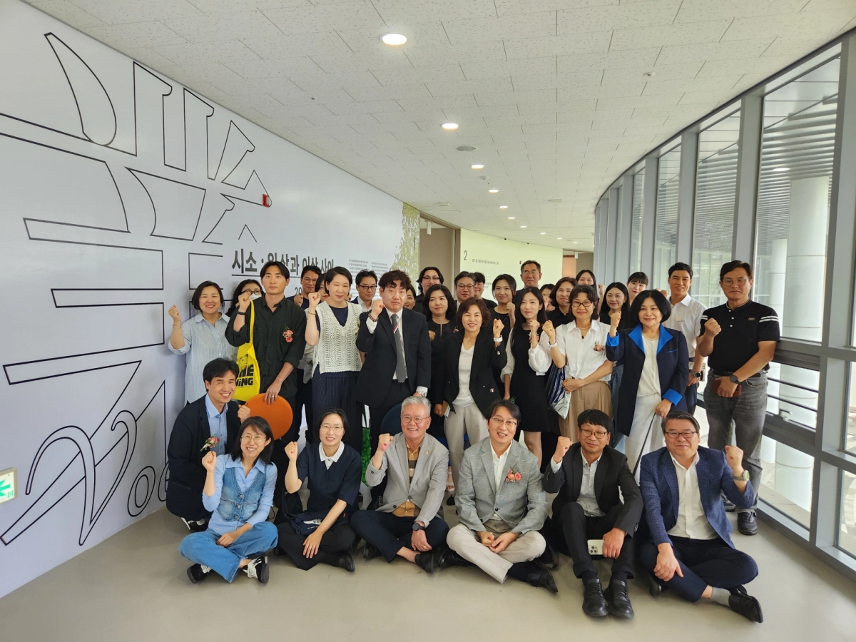 홍원길 의원. 7월 17일, 김포아트빌리지 아트센터에서 열린 ‘2025 기회소득 예술인 페스티벌 - 본업(本業) 시소: 일상과 이상 사이’ 전시 개막식 참석. (사진=경기도의회)