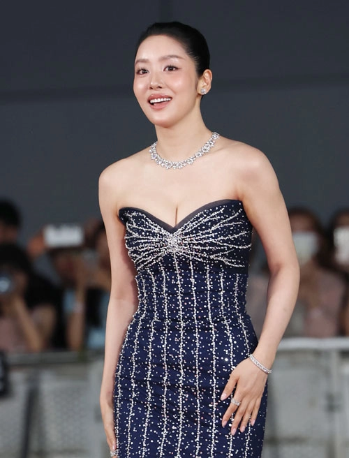 배우 차주영이 18일 인천 중구 파라다이스시티에서 열린 ‘제4회 청룡시리즈어워즈’ 레드카펫 행사에 참석해 포즈를 취하고 있다. 2025.7.18<br>뉴스1
