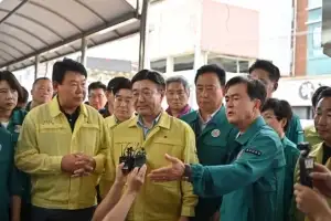 “올 농사 끝장나” 충남 농가 망연자실… 침수 비닐하우스마다 썩은 내 진동