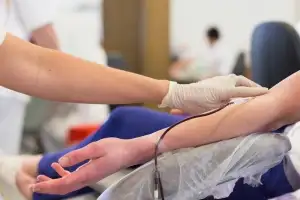 “학점 받으려면 참여해”…학생 선수에 200회 헌혈 강요한 축구 코치