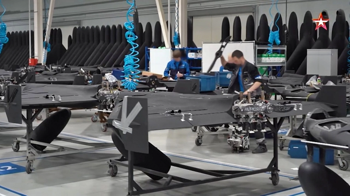 러시아 유력 군사전문채널이 입수해 20일(현지시간) 공개한 알라부가 경제특구 내 게란-2 생산 공장 내부. 2025.7.20 텔레그램