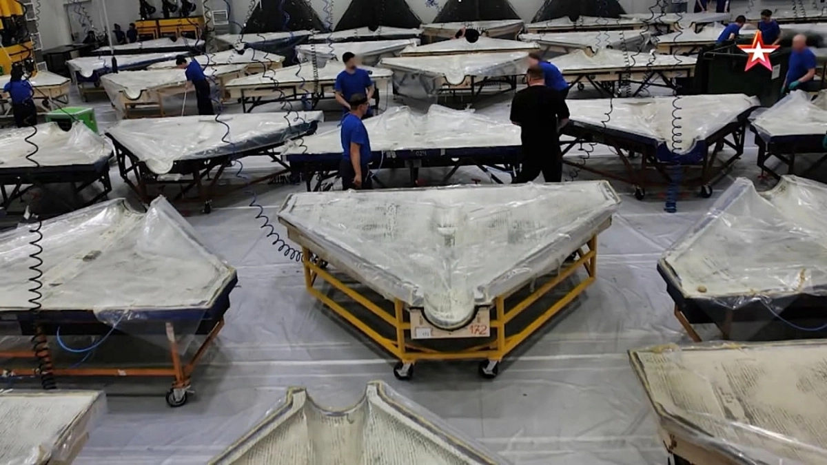 러시아 유력 군사전문채널이 입수해 20일(현지시간) 공개한 알라부가 경제특구 내 게란-2 생산 공장 내부. 2025.7.20 텔레그램