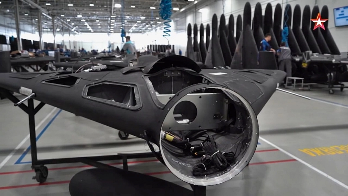 러시아 유력 군사전문채널이 입수해 20일(현지시간) 공개한 알라부가 경제특구 내 게란-2 생산 공장 내부. 2025.7.20 텔레그램