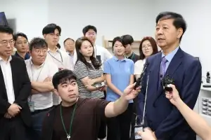 기자실 찾은 구윤철 부총리 “국익·실용 맞게 美와 협상”