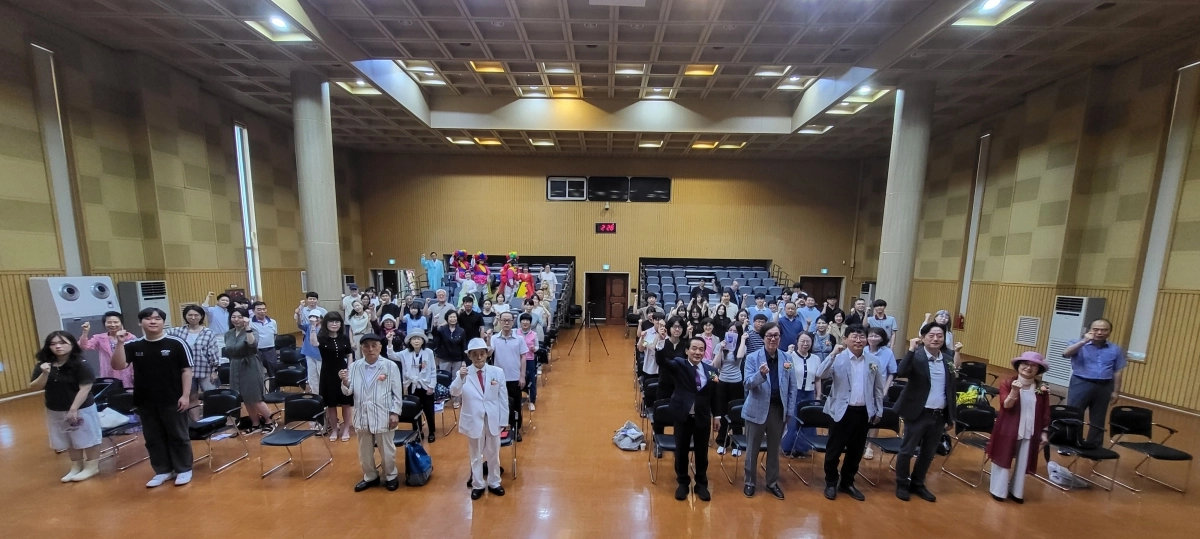 한국다선문인협회가 19일 고양 덕양구청에서 광복80주년 기념 공모전 시상식을 개최하고 있다.[사진 협회 제공]