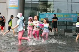 금천구청 ‘금나래물첨벙쉼터’에서 무더위 식히고 전시 볼까