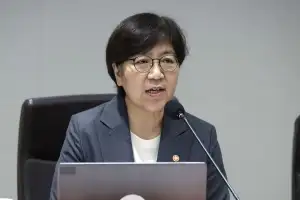 [종합]정은경 “전공의 특혜 지적 알지만, 일방적 정책으로 시작된 일”