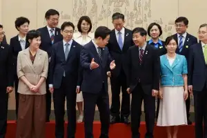 李대통령, 신임 국무위원에 임명장 수여