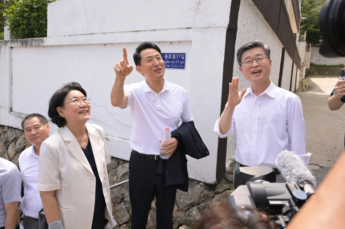 신당9구역 둘러보는 오세훈 서울시장과 김길성 중구청장