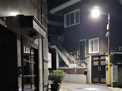 서울 광진구 자양동에 스마트 보안등이 설치된 모습.   광진구 제공