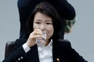 ‘휴가 반려’ 이진숙 “대의에 목숨 걸어본 자만 돌 던지라”