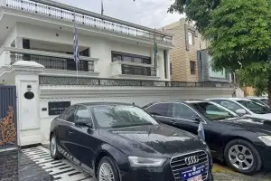 “이래도 안 속아?” 가짜 외국대사관 차려놓고 대사 행세한 인도男 덜미