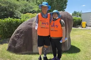 “좁디좁은 그늘도 나에겐 희망이었다”… APEC 성공 기원 400㎞ 걸은 ‘왼발박사’