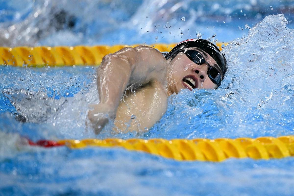 한국 수영 국가대표 황선우가 29일 싱가포르 세계수영선수권대회 아레나에서 열린 2025 세계수영연맹(WA) 세계수영선수권대회 남자 자유형 200ｍ 결선을 치르고 있다. AFP 연합뉴스