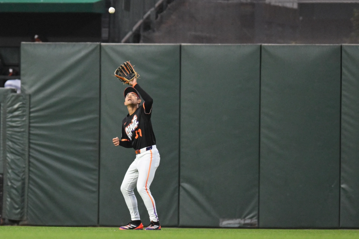 30일(한국시간) 피츠버그와 경기에서 뜬공을 잡아내고 있는 이정후. 샌프란시스코 로이터 연합뉴스