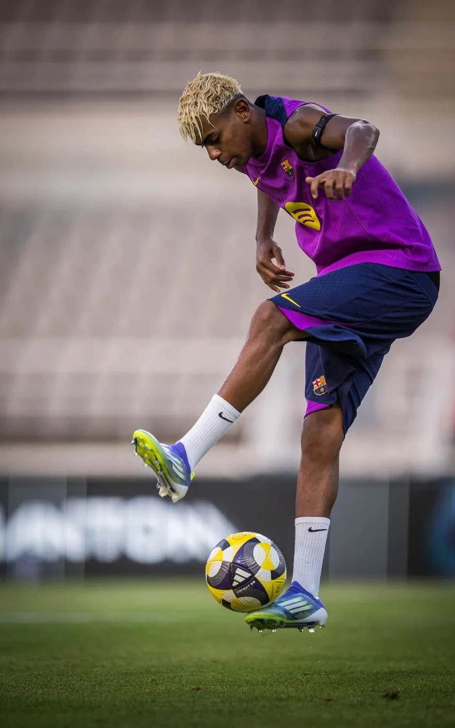 FC바르셀로나 라민 야말이 29일 오후 고양종합운동장에서 진행한 2025 아시아투어 대비 훈련에서 트래핑하고 있다. 바르셀로나 홈페이지