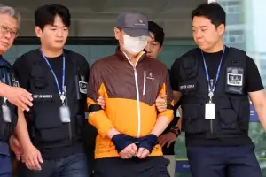 [포토] 총기로 아들 살해 60대, 검찰 송치
