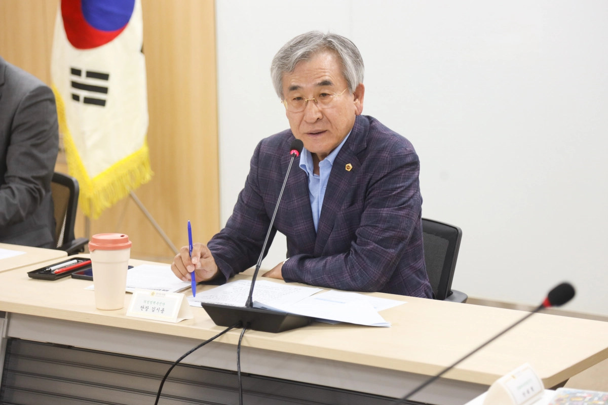 김시용 의원(도시환경위원회 위원장). 7월 30일, 경기도의회 중회의실에서 열린 ‘경기도 환경영향평가 조례’ 입법 토론회 참석. (사진=경기도의회)