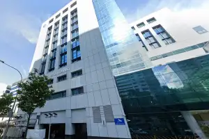 아들뻘 외국인들에 “성행위 해주면 체류 연장”… 결국 법정 선 싱가포르 공무원