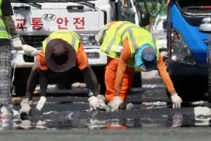 [포토] ‘뜨거운 아스팔트 위’ 일터