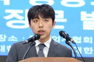 사과·입장 없이 활동 끝낸 ‘의대생 대표’…비대위원장 사퇴