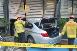 장례 마치고 식당 찾았다가 ‘날벼락’···용인 수지 음식점에 승용차 돌진 7명 부상
