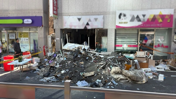1일 오전 경남 창원시 마산회원구 양덕동 2층짜리 상가주택 붕괴 현장이 통제되고 있다. 2025.8.1<br>뉴스1