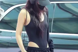 [포토] 제니, 아찔한 바디수트 공항 패션