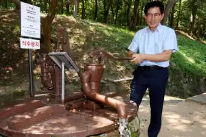 [포토] 김문수, 박정희 전 대통령 생가 방문