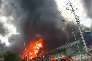 경북 영천 화학물질 취급 공장서 폭발 화재…대응 1단계 발령