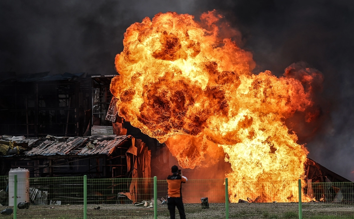 영천 화장품 공장서 불…진화 중