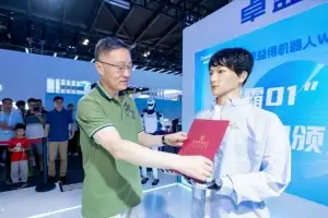 中 휴머노이드 로봇, 최초 박사과정 밟는다