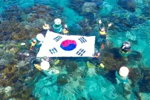 광복 80주년 맞아… 제주해녀·울릉도 해녀 10명, 독도서 물질 평화 시연