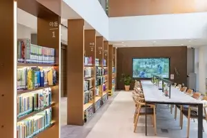 ‘자연 속 책 쉼터’ 아차산숲속도서관 개관 기념 행사