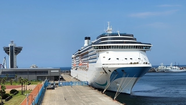 제주항에 기항한 크루즈 모습. 제주도 제공