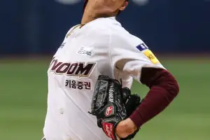 어깨 수술 받은 안우진 “재활에 최선…더 나은 모습으로 돌아오겠다”