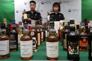 [포토] 고가 위스키 밀수입 적발 압수품