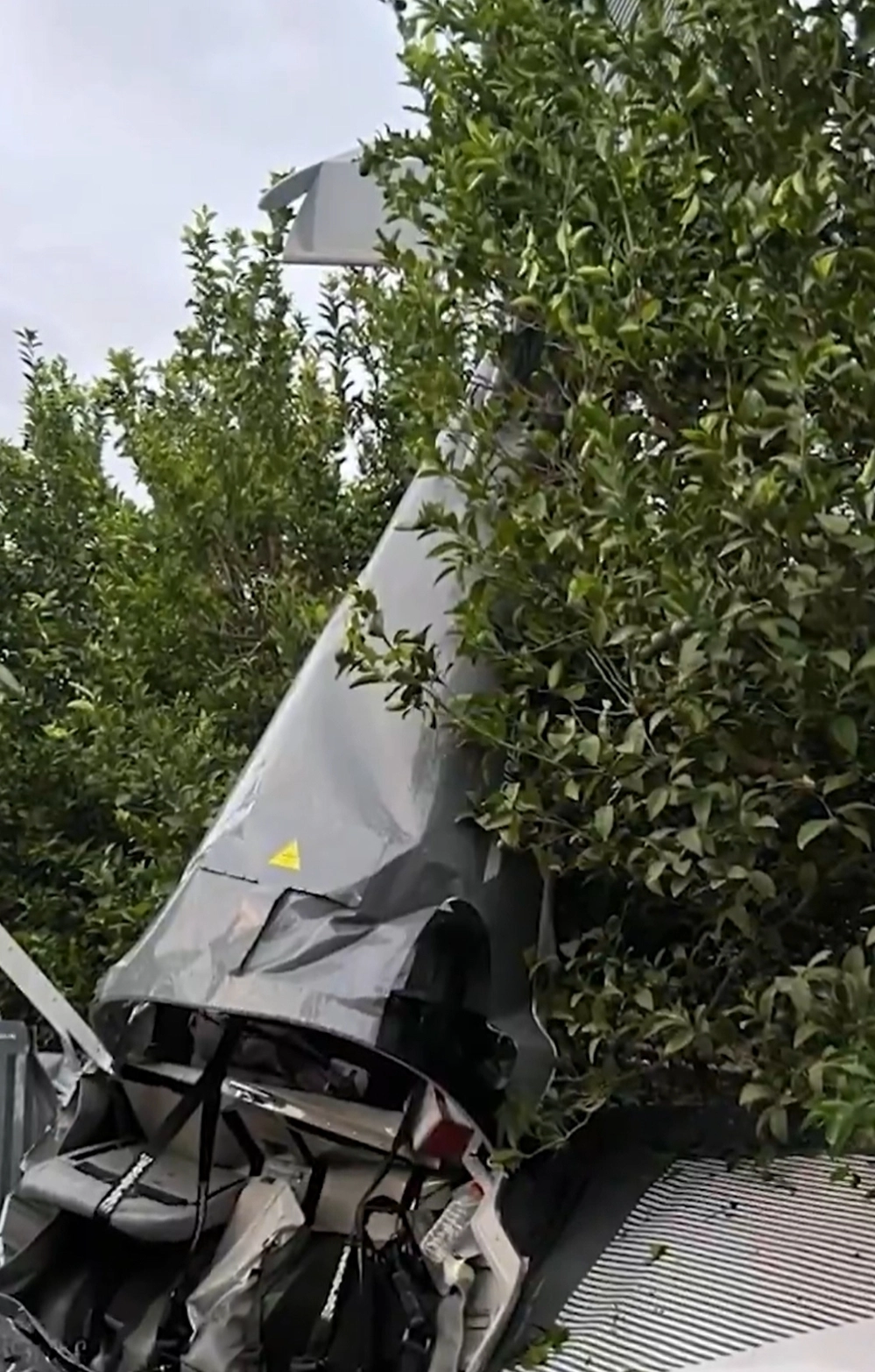 1일(현지시간) 아나돌루 통신과 휘리예트에 따르면 이날 오후 7시 20분쯤 아다나주 유레이르 지역의 한 활주로에서 청혼 이벤트에 동원된 민간 항공사 소속 경비행기가 이륙 직후 추락했다. 2025.8.1 아나돌루통신 자료