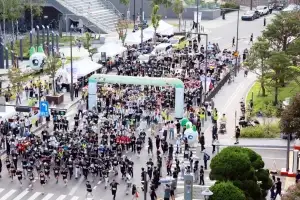 구로인들이여 넥타이 매고 뛰어!