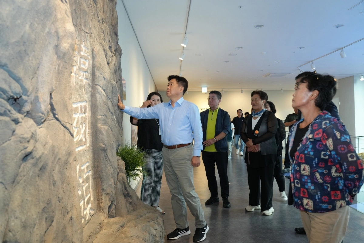 독도의용수비대기념관 방문한 오영훈 지사와 제주도방문단. 제주도 제공