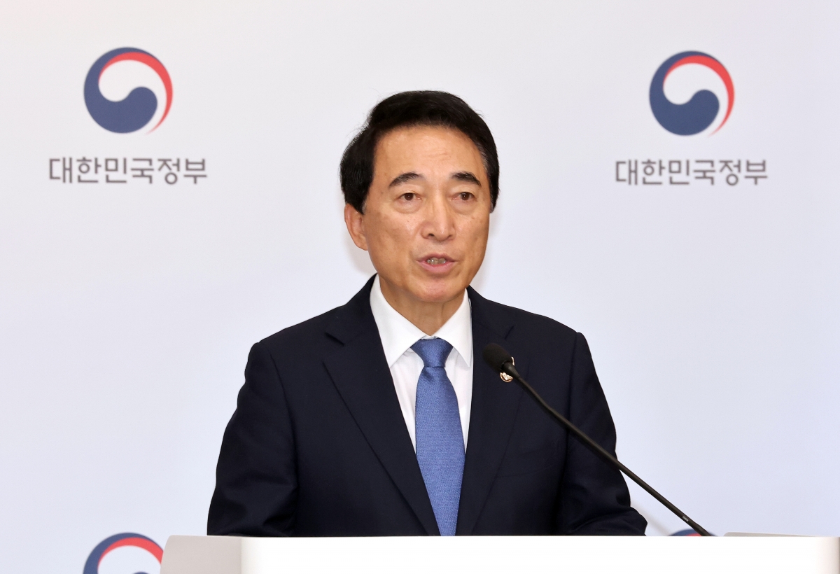 박수현 더불어민주당 수석대변인. 사진은 국정기획위원회 국가균형성장특별위원장을 맡고 있는 박 수석대변인이 5일 정부세종청사 민원동 공용브리핑실에서 기자회견을 하는 모습. 세종 연합뉴스