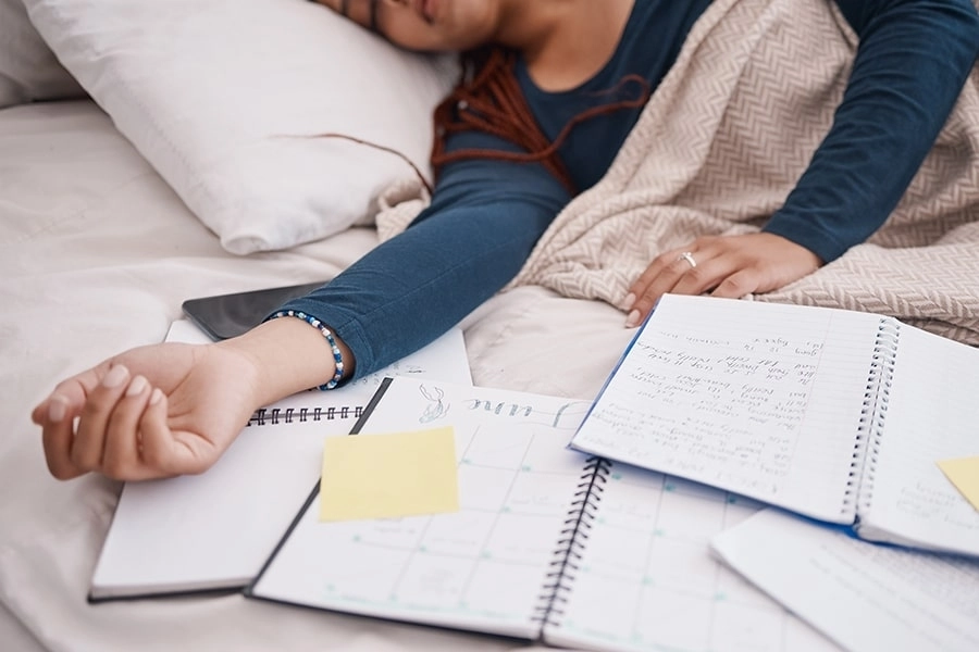 공부한 것을 오래 기억하고, 배운 지식을 잘 활용하기 위해서는 충분한 수면과 휴식이 필요하다는 연구 결과가 나왔다.  펙셀즈 제공